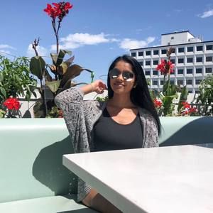 Meet your Posher, Izzy isuri